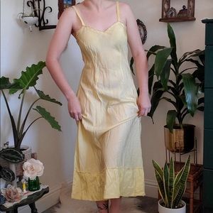 1930s Pale yellow Night gown/slip